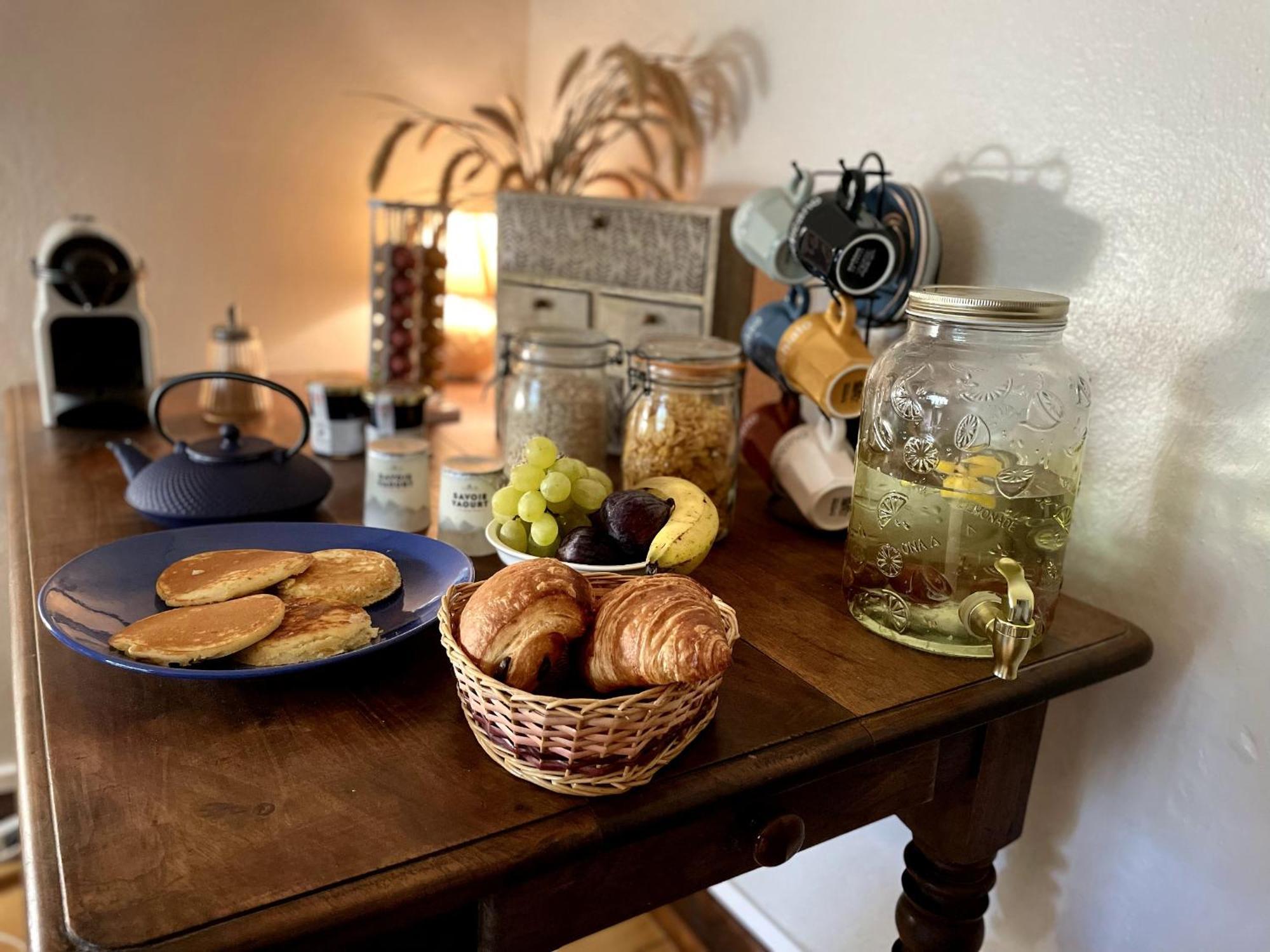 Chambres D'Hotes Avec Entree Privative Au Calme Dans Maison De Village Saint-Jorioz Exteriör bild